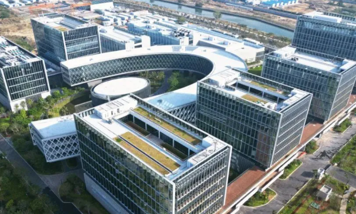 会议室LED显示屏与透明LED显示屏的区别及适用场景对比