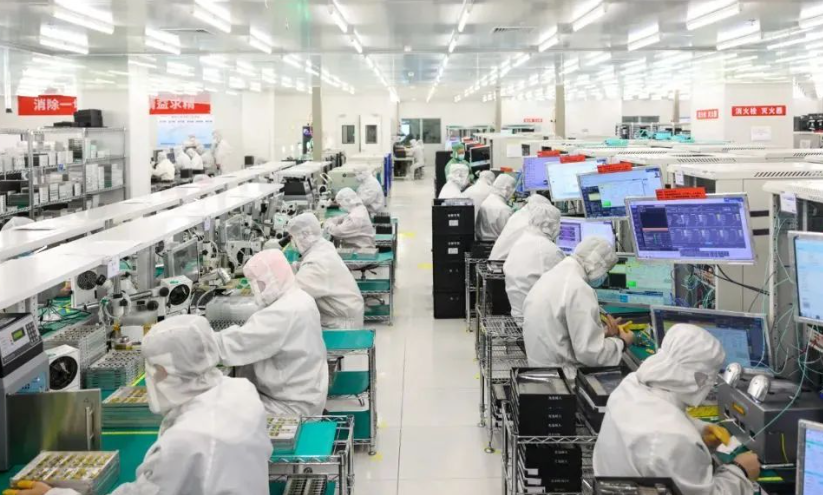 透明LED显示屏技术优势解析及其在商业空间中的应用